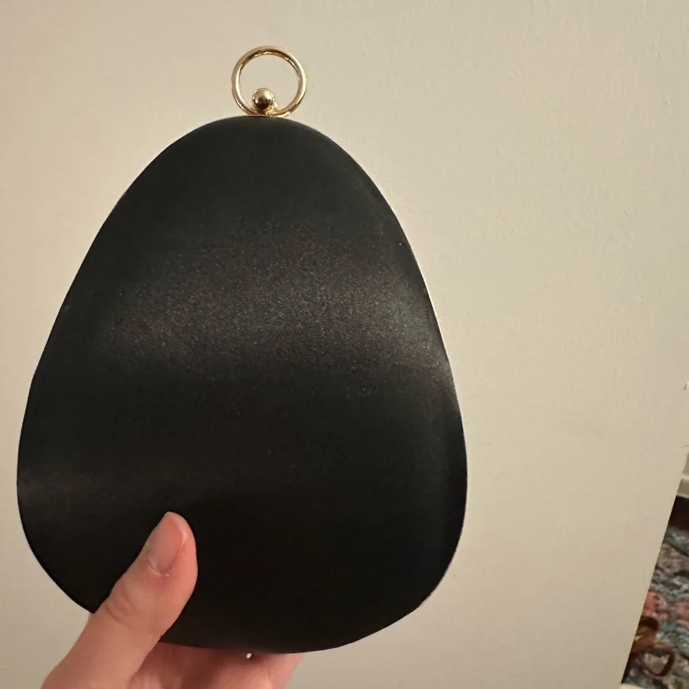 structured clutch black satin pearl gold chain and ring handle - Picture 9 of 17